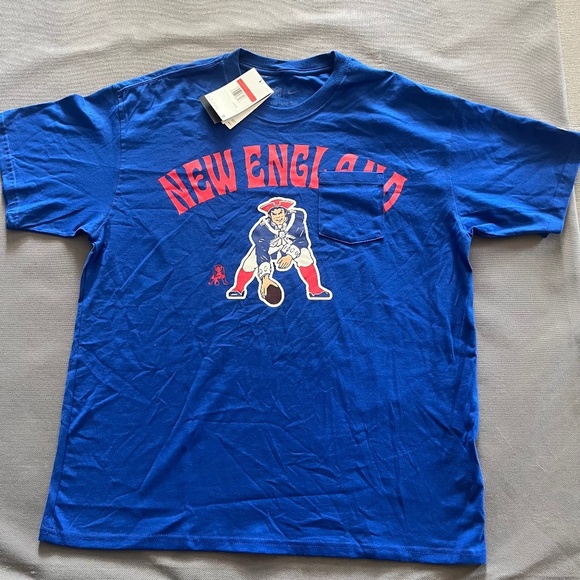 Nike New England Patriots Loose Fit Pocket T Shirt Mens L NEW NFL With Tags Tee - Picture 1 of 6